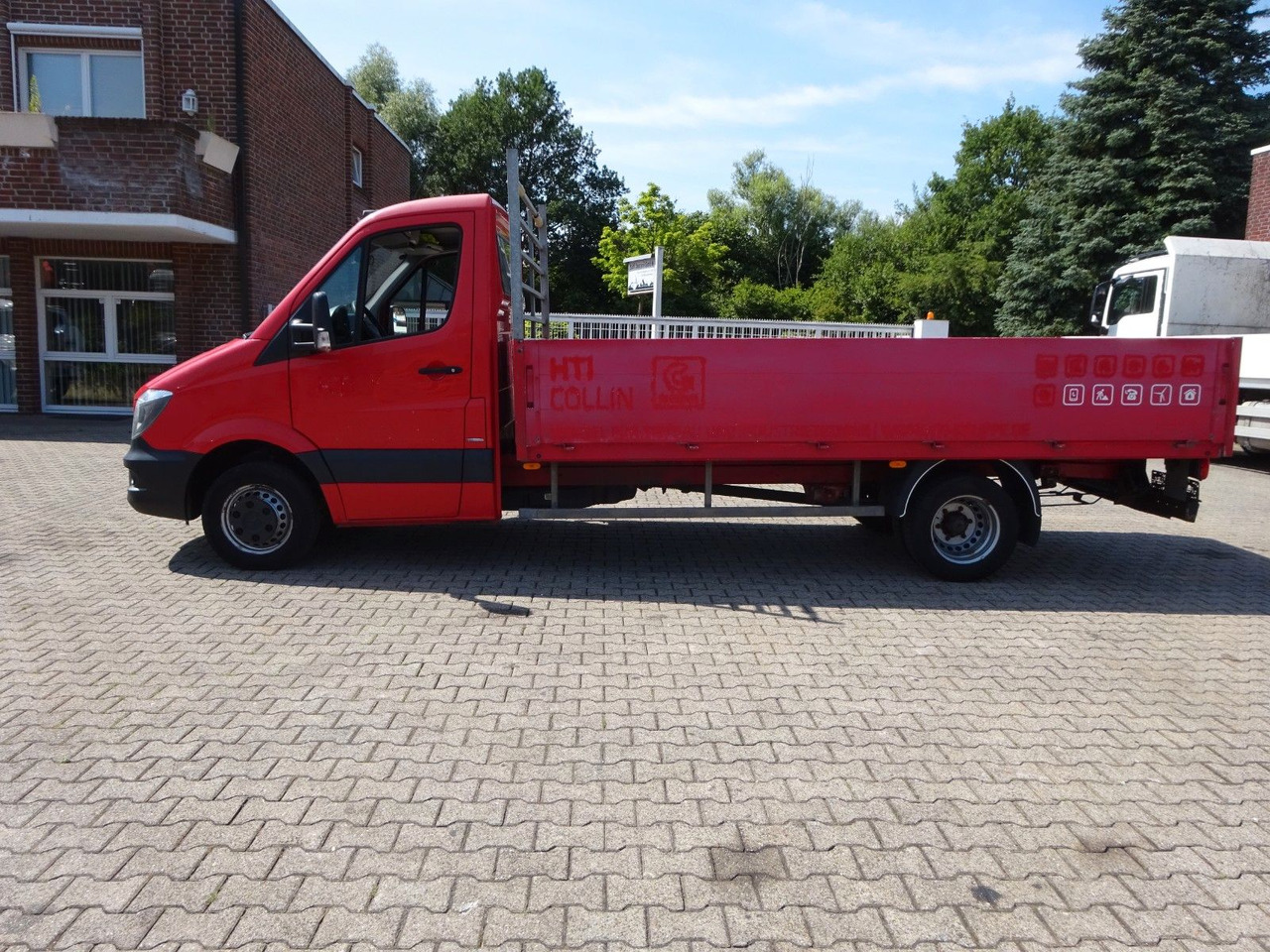 Mercedes-Benz Sprinter Pritsche 519CDI Bluetec 4x2 - Platós kisteherautó: 3 kép. Mercedes-Benz Sprinter Pritsche 519CDI Bluetec 4x2 - Platós kisteherautó: 3 kép.