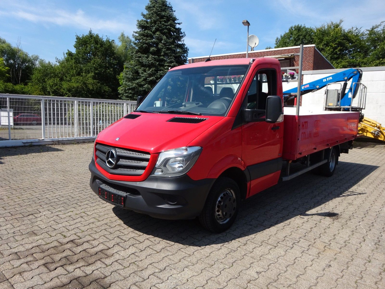 Mercedes-Benz Sprinter Pritsche 519CDI Bluetec 4x2 - Platós kisteherautó: 1 kép. Mercedes-Benz Sprinter Pritsche 519CDI Bluetec 4x2 - Platós kisteherautó: 1 kép.