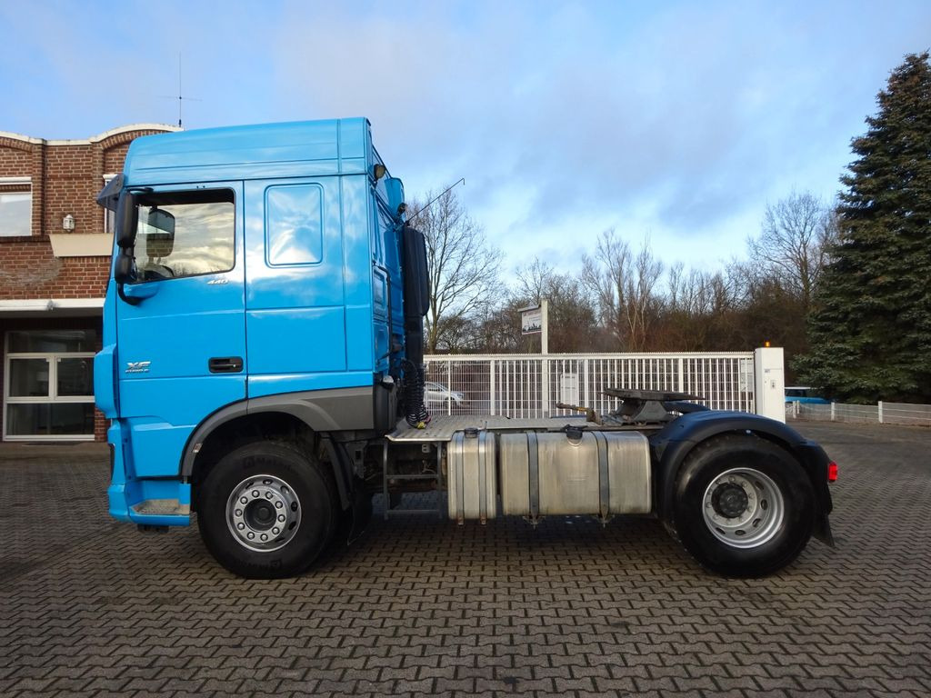 DAF XF 440 + Hydrl. Pumpe 4x2 - Nyergesvontató: 3 kép. DAF XF 440 + Hydrl. Pumpe 4x2 - Nyergesvontató: 3 kép.