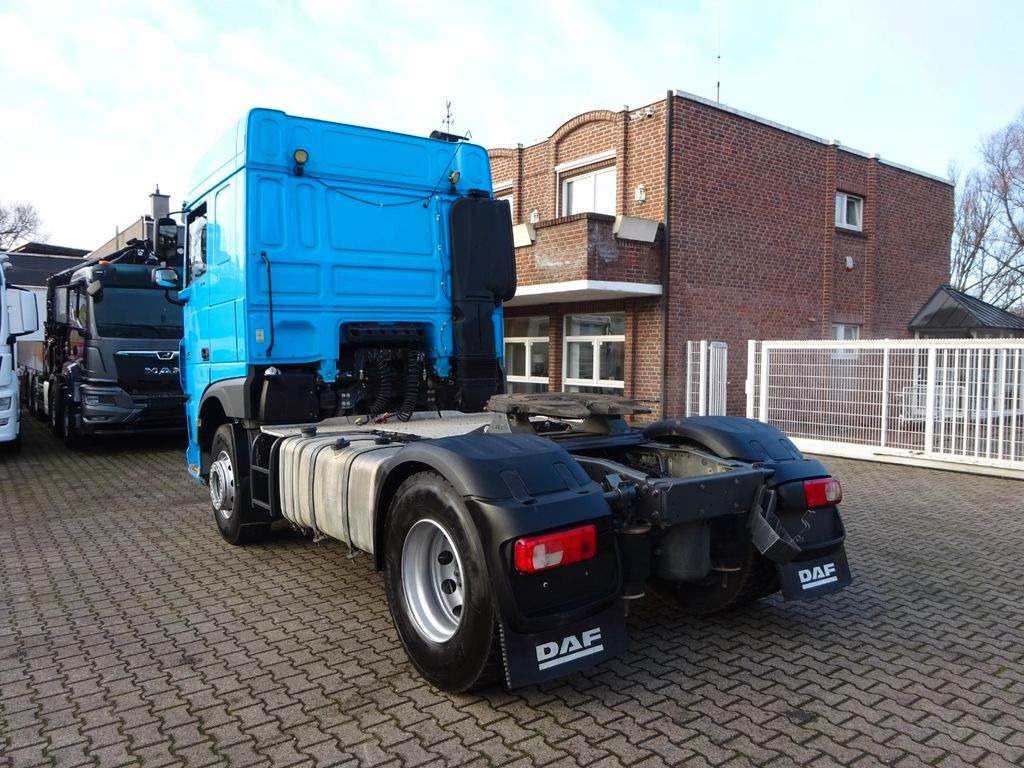 DAF XF 440 + Hydrl. Pumpe 4x2 - Nyergesvontató: 4 kép. DAF XF 440 + Hydrl. Pumpe 4x2 - Nyergesvontató: 4 kép.