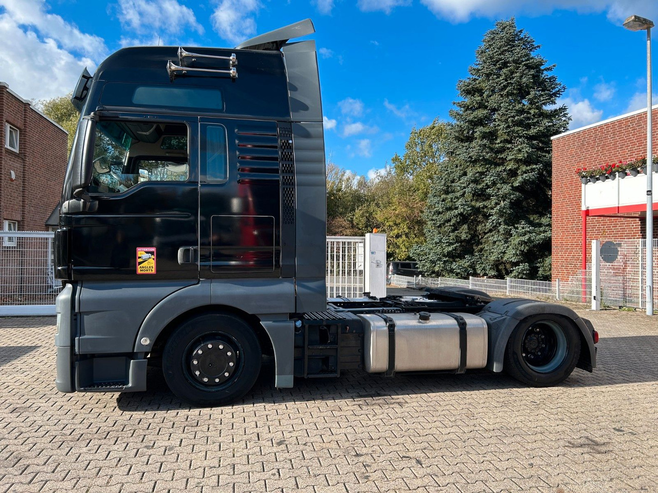 MAN 18.500 TGX 5x gleiche SZM im BESTAND !!! - Nyergesvontató: 5 kép. MAN 18.500 TGX 5x gleiche SZM im BESTAND !!! - Nyergesvontató: 5 kép.