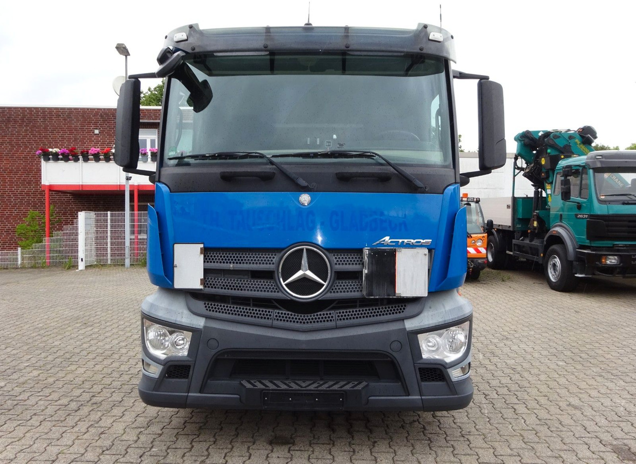 Mercedes-Benz 1840 Actros SZM 4x2 - Nyergesvontató: 5 kép. Mercedes-Benz 1840 Actros SZM 4x2 - Nyergesvontató: 5 kép.