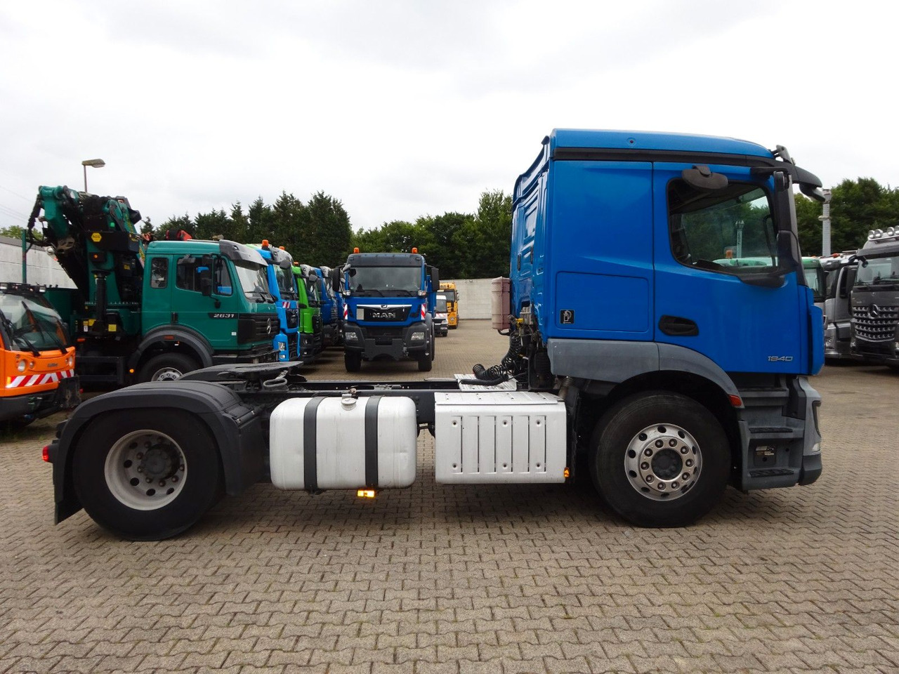 Nyergesvontató Mercedes-Benz 1840 Actros SZM 4x2: 8 kép. Nyergesvontató Mercedes-Benz 1840 Actros SZM 4x2: 8 kép.