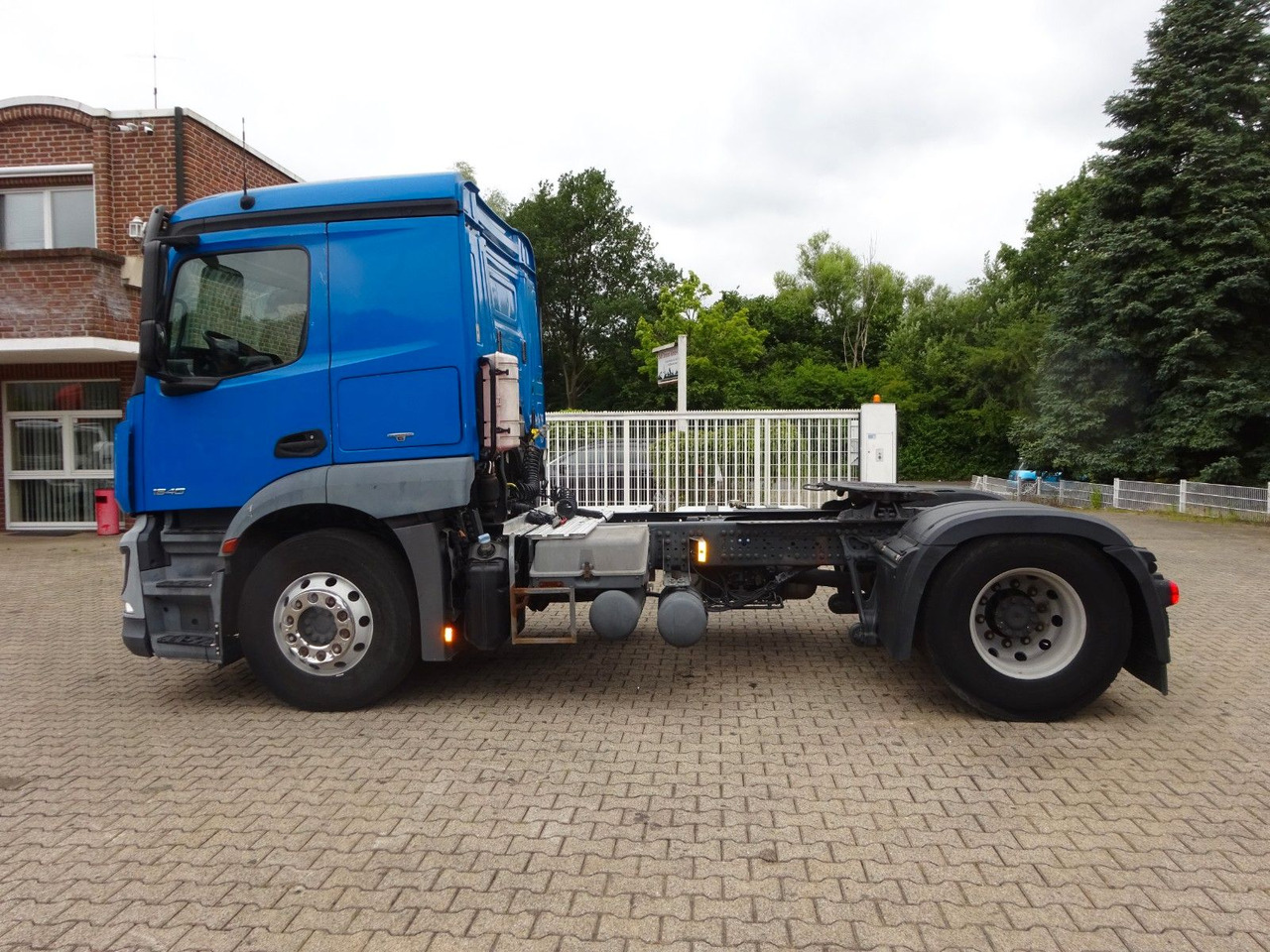 Mercedes-Benz 1840 Actros SZM 4x2 - Nyergesvontató: 3 kép. Mercedes-Benz 1840 Actros SZM 4x2 - Nyergesvontató: 3 kép.