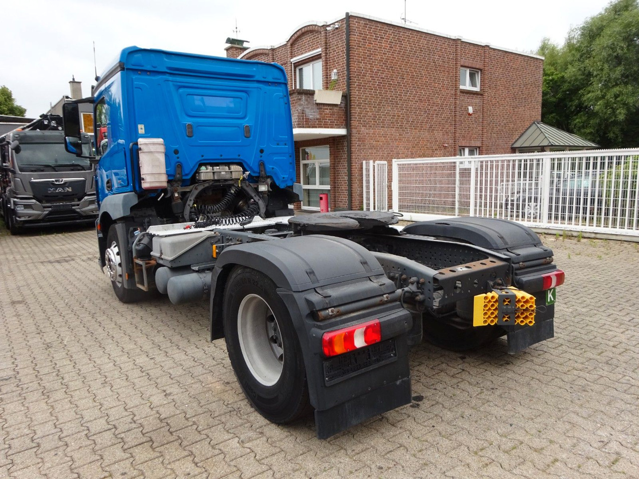 Mercedes-Benz 1840 Actros SZM 4x2 - Nyergesvontató: 4 kép. Mercedes-Benz 1840 Actros SZM 4x2 - Nyergesvontató: 4 kép.