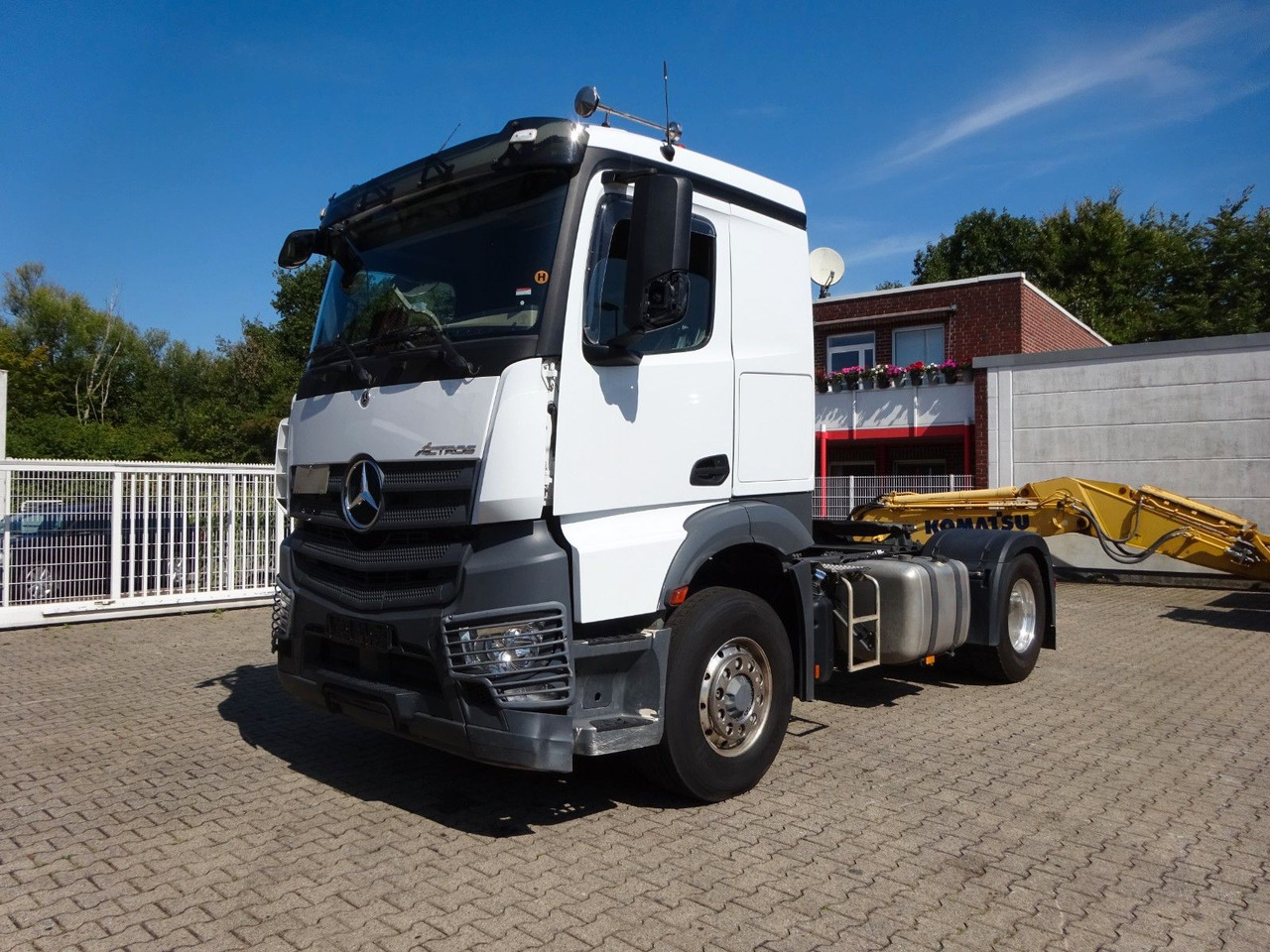 Mercedes-Benz 1846 Actros SZM HAD ALLRAD - Nyergesvontató: 2 kép. Mercedes-Benz 1846 Actros SZM HAD ALLRAD - Nyergesvontató: 2 kép.