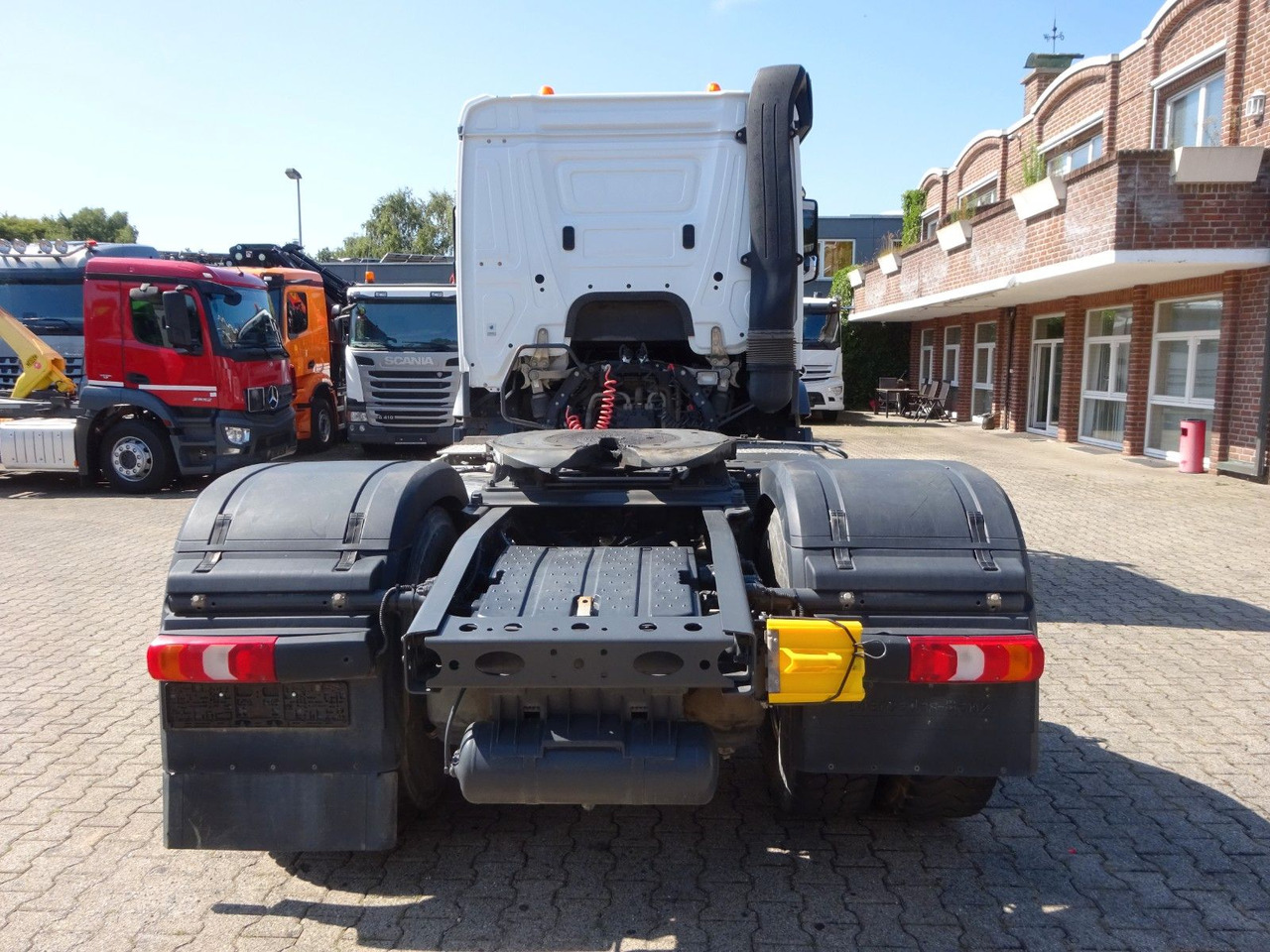 Mercedes-Benz 1846 Actros SZM HAD ALLRAD - Nyergesvontató: 5 kép. Mercedes-Benz 1846 Actros SZM HAD ALLRAD - Nyergesvontató: 5 kép.