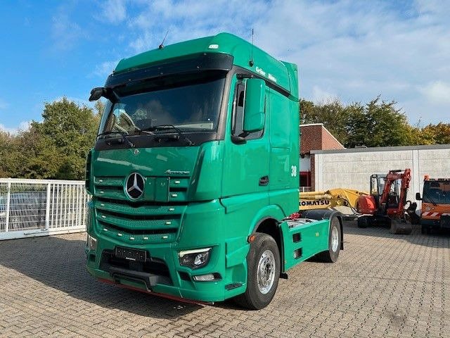 Mercedes-Benz 1851 Actros SZM mit Kipper-Pumpe 4x2 - Nyergesvontató: 1 kép. Mercedes-Benz 1851 Actros SZM mit Kipper-Pumpe 4x2 - Nyergesvontató: 1 kép.