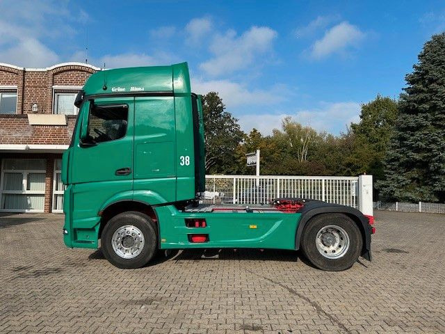 Mercedes-Benz 1851 Actros SZM mit Kipper-Pumpe 4x2 - Nyergesvontató: 3 kép. Mercedes-Benz 1851 Actros SZM mit Kipper-Pumpe 4x2 - Nyergesvontató: 3 kép.
