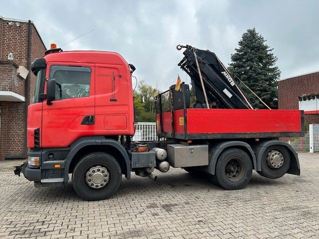 Scania 124 L 470 Pritsche + MKG HLK 201 HP 6x2 - Platós teherautó, Darus autó: 1 kép. Scania 124 L 470 Pritsche + MKG HLK 201 HP 6x2 - Platós teherautó, Darus autó: 1 kép.