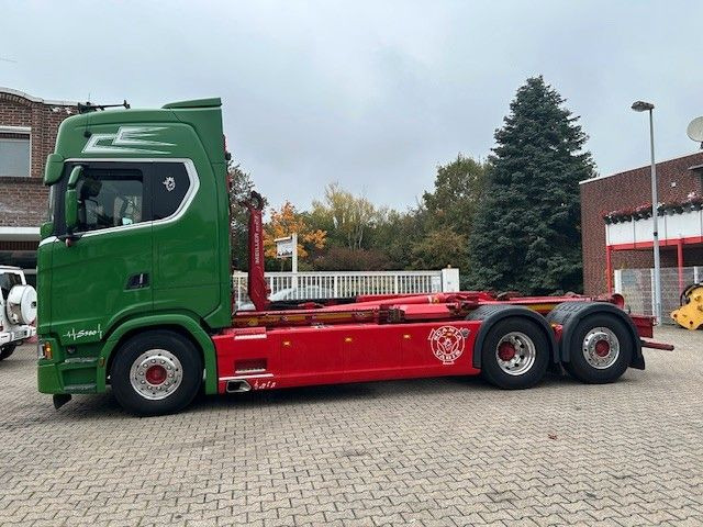 Scania S580 V8 MEILLER Abroller mit Lift+Lenkachse 6x2 - Horgos rakodó teherautó: 5 kép. Scania S580 V8 MEILLER Abroller mit Lift+Lenkachse 6x2 - Horgos rakodó teherautó: 5 kép.