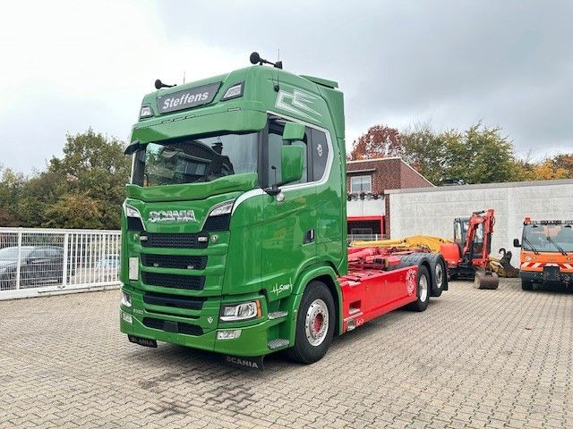Scania S580 V8 MEILLER Abroller mit Lift+Lenkachse 6x2 - Horgos rakodó teherautó: 2 kép. Scania S580 V8 MEILLER Abroller mit Lift+Lenkachse 6x2 - Horgos rakodó teherautó: 2 kép.