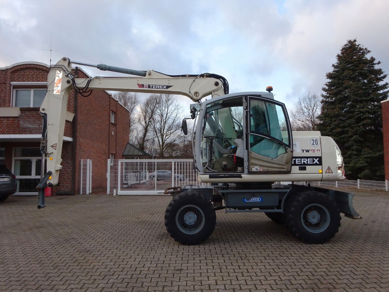 Terex ATLAS TW130 Terex ATLAS TW130 - Gumikerekes kotró: 1 kép. Terex ATLAS TW130 Terex ATLAS TW130 - Gumikerekes kotró: 1 kép.