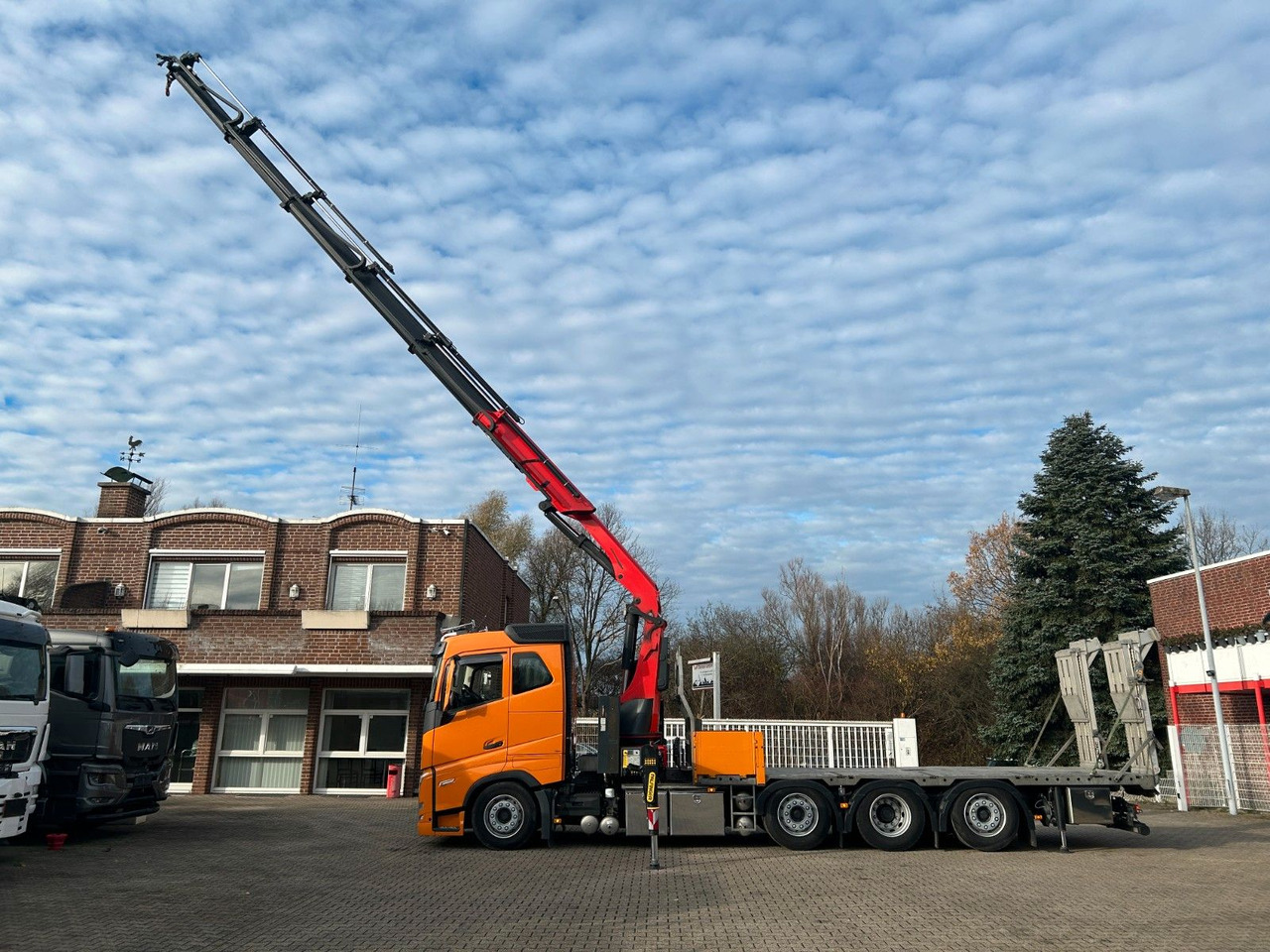 Volvo FH 510 Plattform + PK30002 TEC + Rampen - Darus autó: 2 kép. Volvo FH 510 Plattform + PK30002 TEC + Rampen - Darus autó: 2 kép.