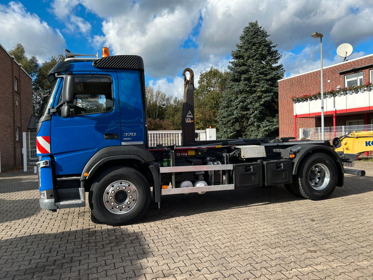 Volvo FM 370 VDL Abroller 4x2 - Horgos rakodó teherautó: 5 kép. Volvo FM 370 VDL Abroller 4x2 - Horgos rakodó teherautó: 5 kép.
