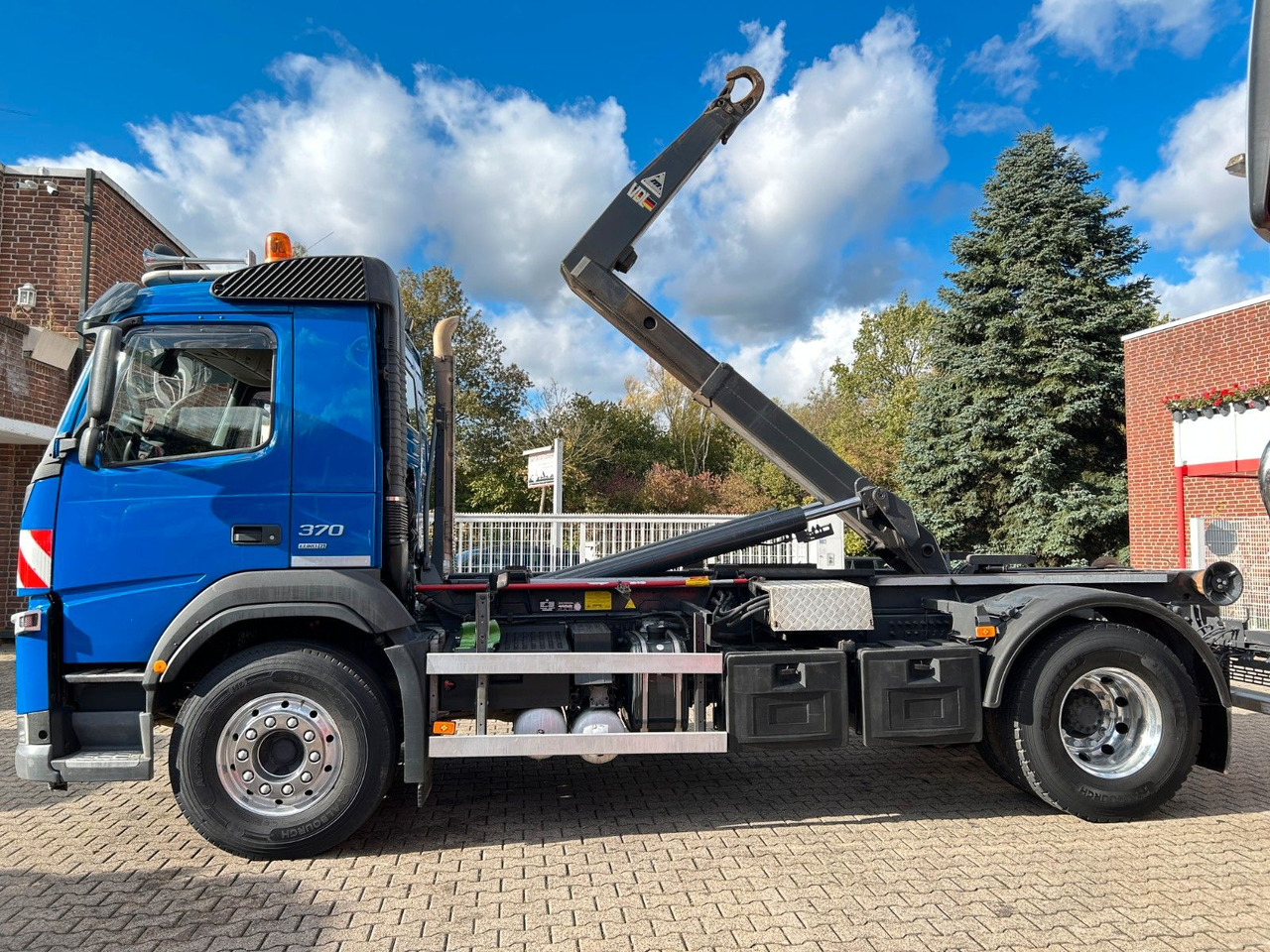 Volvo FM 370 VDL Abroller 4x2 - Horgos rakodó teherautó: 3 kép. Volvo FM 370 VDL Abroller 4x2 - Horgos rakodó teherautó: 3 kép.