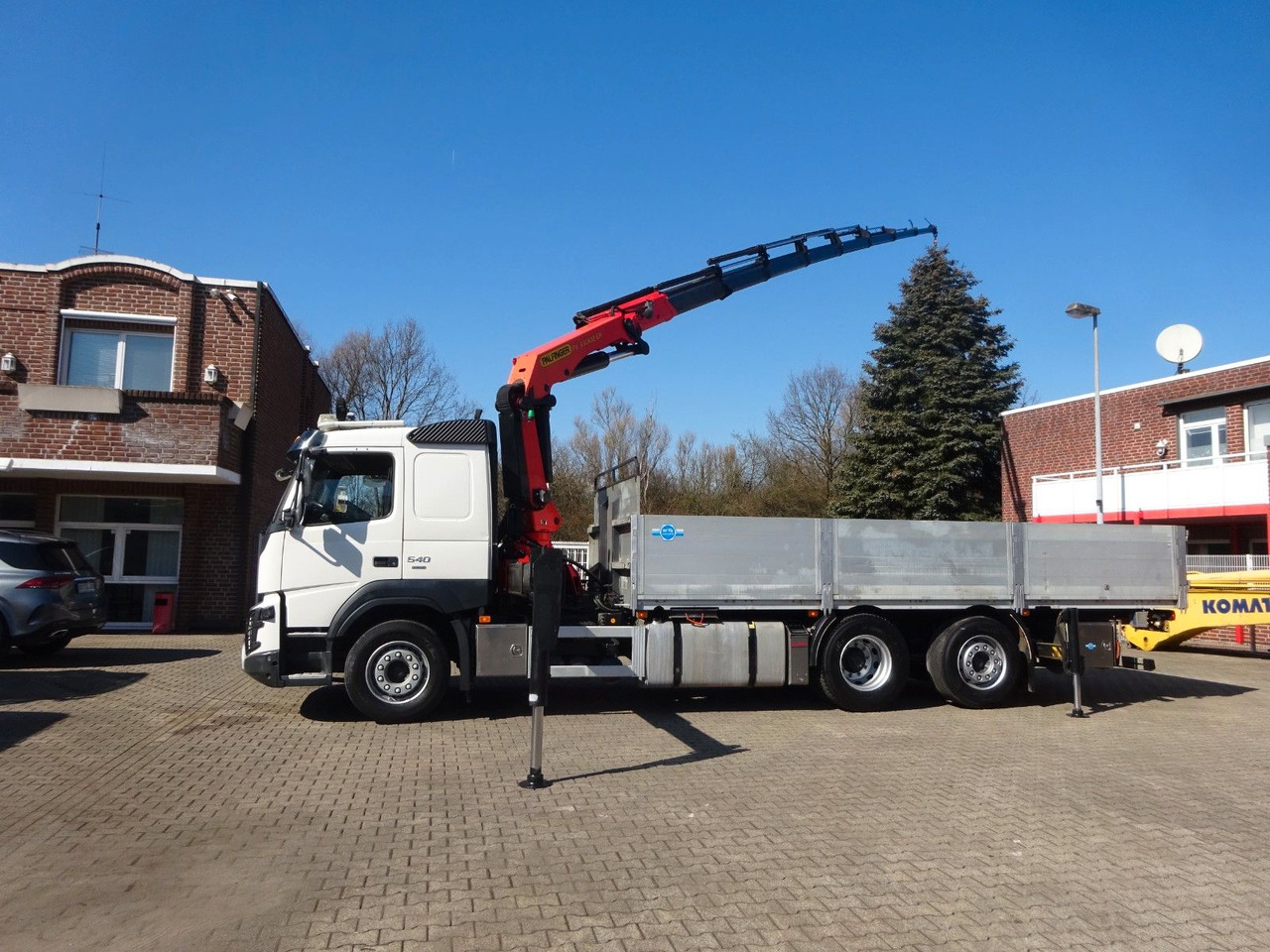 Volvo FMX 540 Pritsche + PK 33002 Kran 6x2 - Darus autó: 5 kép. Volvo FMX 540 Pritsche + PK 33002 Kran 6x2 - Darus autó: 5 kép.