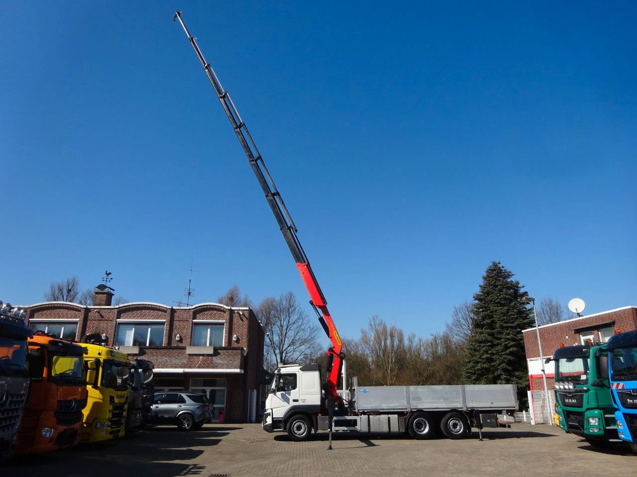 Volvo FMX 540 Pritsche + PK 33002 Kran 6x2 - Darus autó: 2 kép. Volvo FMX 540 Pritsche + PK 33002 Kran 6x2 - Darus autó: 2 kép.