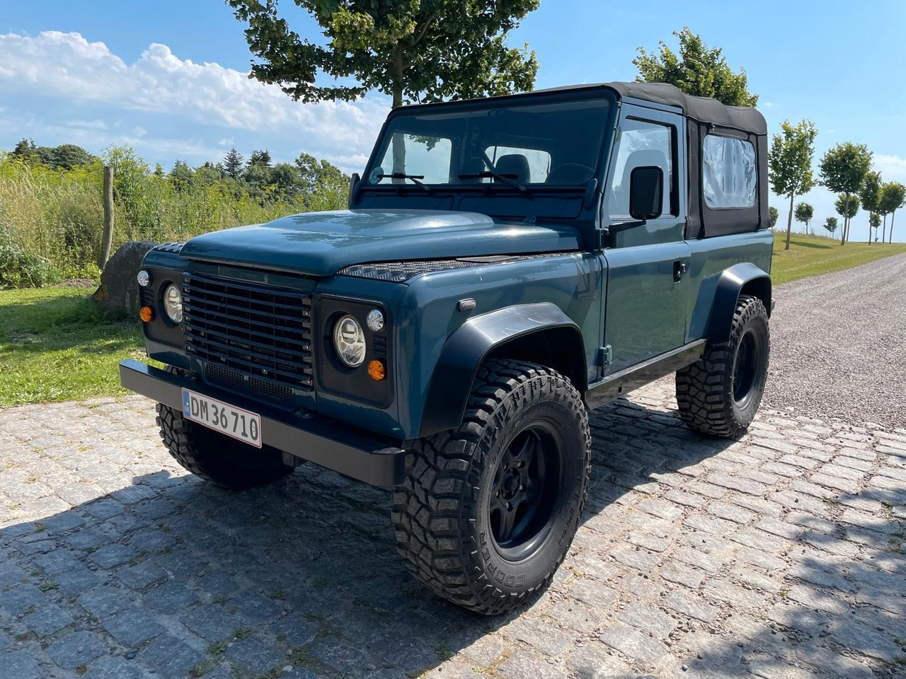 Land Rover LR Defender 90 Soft Top V8 Automatic 60000 brutt Land Rover LR Defender 90 SoftTop V8 Automatic - Pickup: 1 kép. Land Rover LR Defender 90 Soft Top V8 Automatic 60000 brutt Land Rover LR Defender 90 SoftTop V8 Automatic - Pickup: 1 kép.
