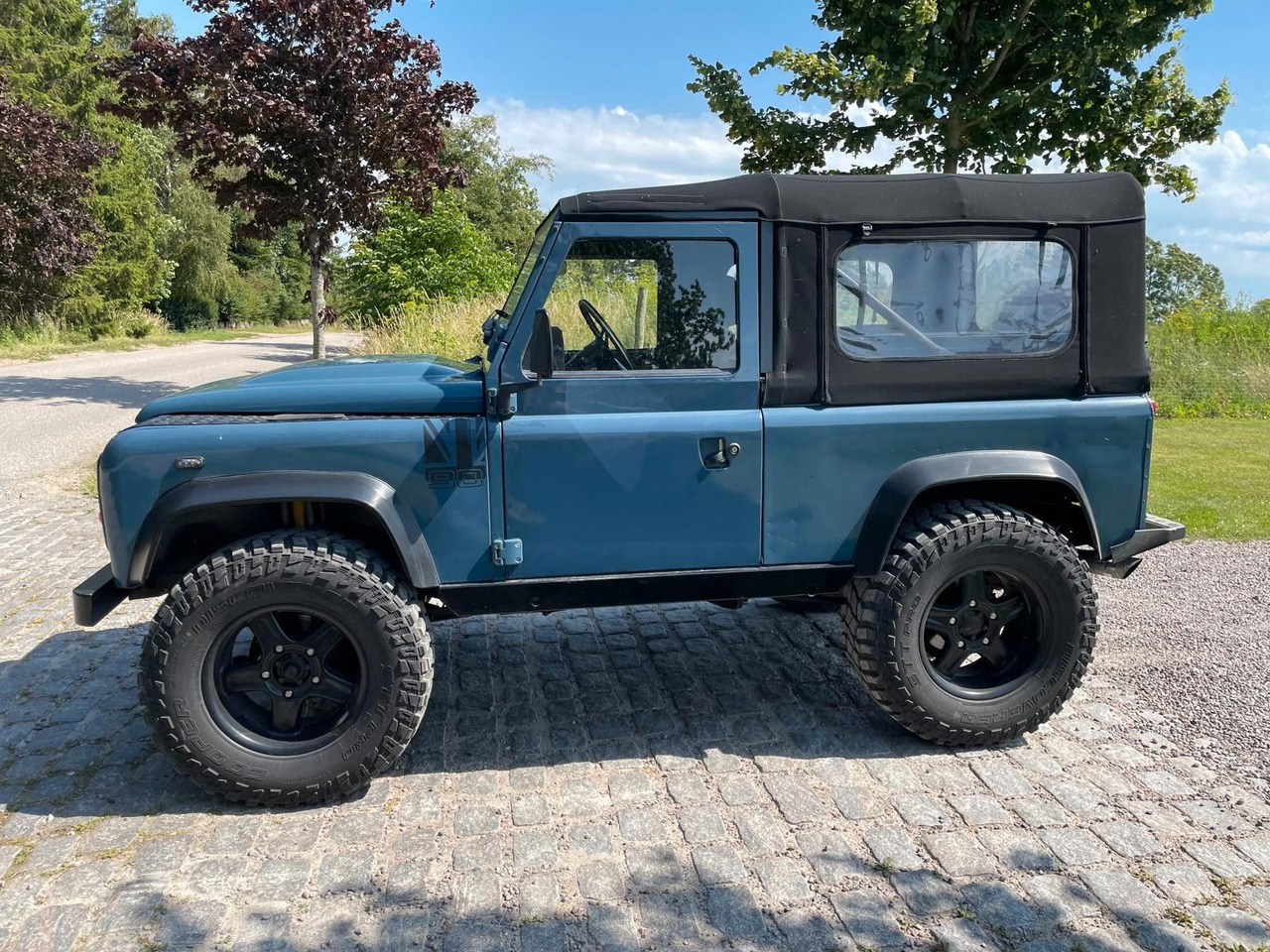 Land Rover LR Defender 90 Soft Top V8 Automatic 60000 brutt Land Rover LR Defender 90 SoftTop V8 Automatic - Pickup: 2 kép. Land Rover LR Defender 90 Soft Top V8 Automatic 60000 brutt Land Rover LR Defender 90 SoftTop V8 Automatic - Pickup: 2 kép.