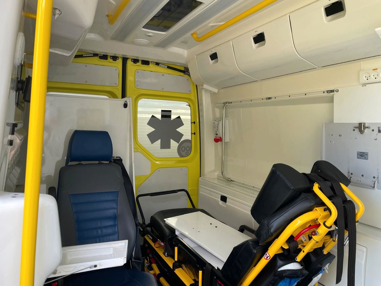 Mentőautó MAN TGE 4.180 Ambulance * 29 400 € netto *RESERVED: 20 kép.