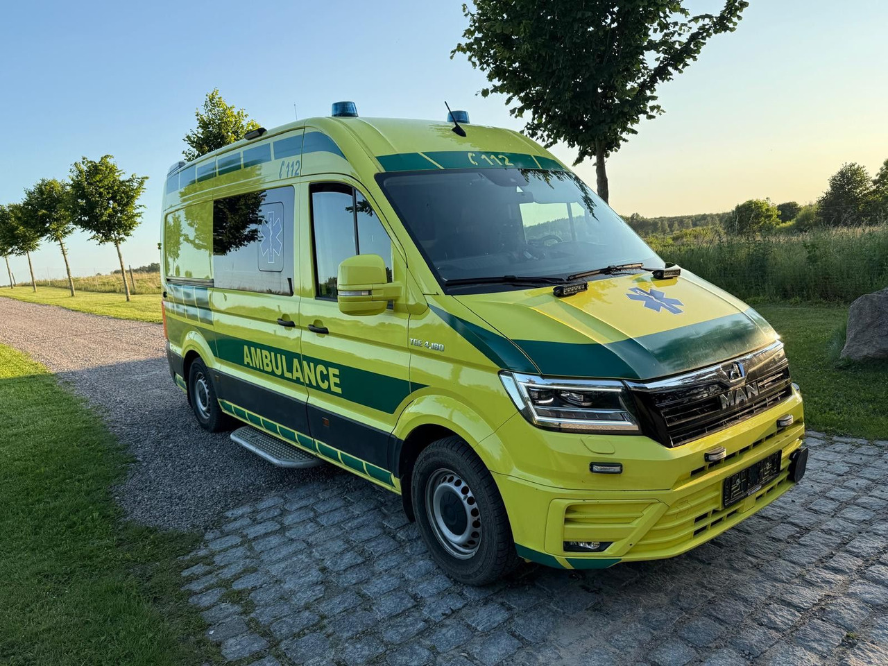 MAN TGE 4.180 Ambulance * 29 800 € netto *RESERVED - Mentőautó: 1 kép. MAN TGE 4.180 Ambulance * 29 800 € netto *RESERVED - Mentőautó: 1 kép.