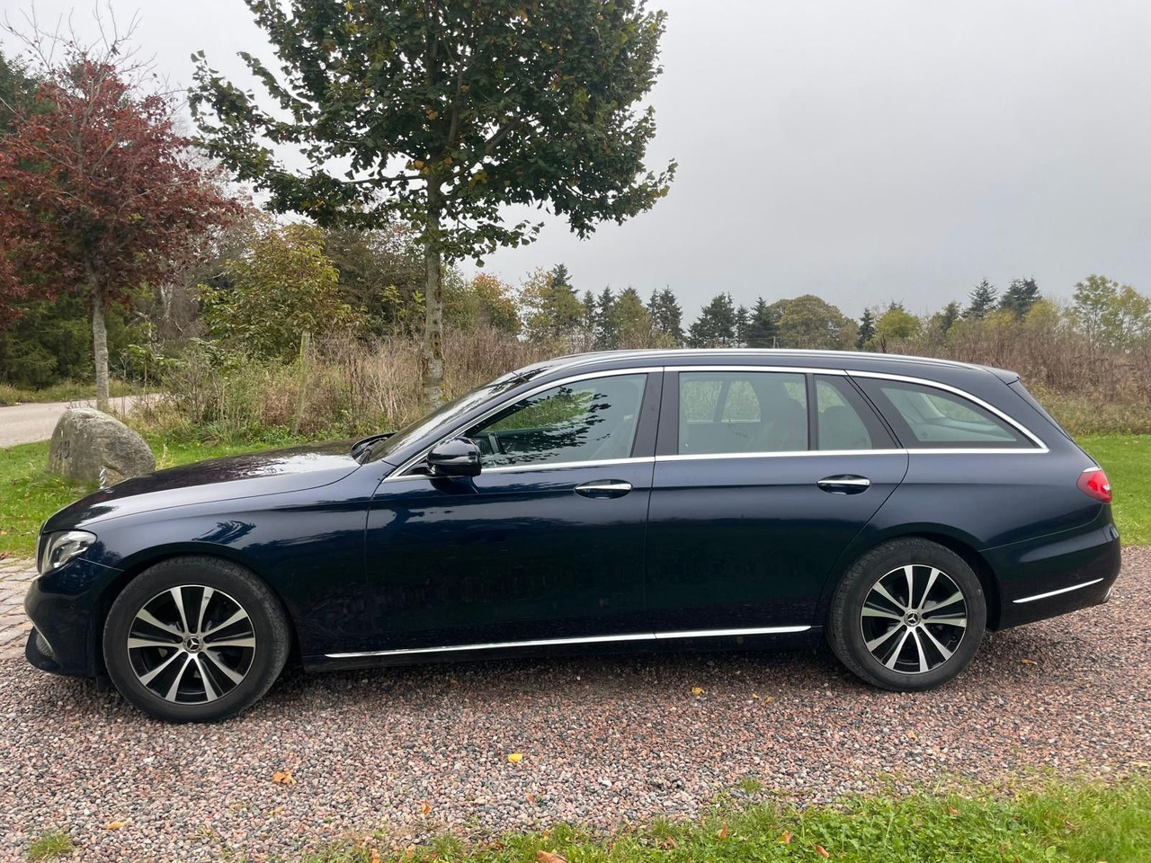 Mercedes-Benz E 220 T-Modell E 220 d *4Matic* - Kombi: 2 kép. Mercedes-Benz E 220 T-Modell E 220 d *4Matic* - Kombi: 2 kép.