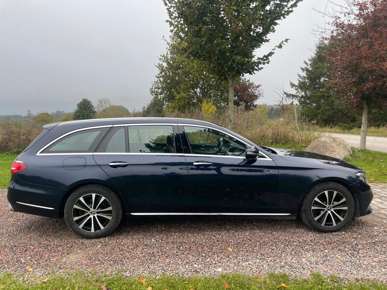 Mercedes-Benz E 220 T-Modell E 220 d *4Matic* - Kombi: 5 kép. Mercedes-Benz E 220 T-Modell E 220 d *4Matic* - Kombi: 5 kép.