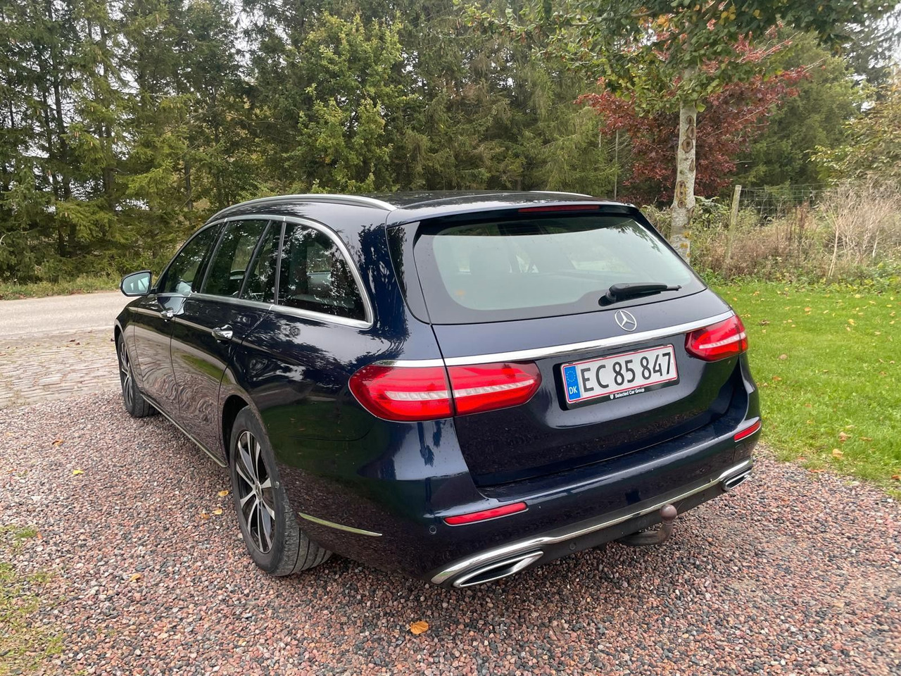 Mercedes-Benz E 220 T-Modell E 220 d *4Matic* - Kombi: 3 kép. Mercedes-Benz E 220 T-Modell E 220 d *4Matic* - Kombi: 3 kép.