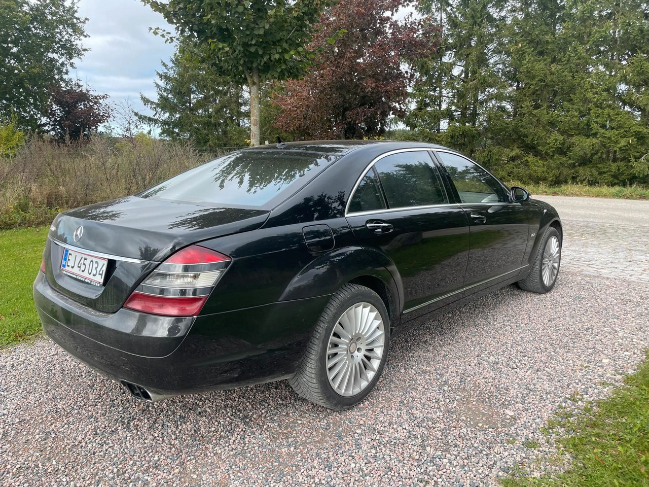 Mercedes-Benz S 600 S-Klasse Limousine - Kombi: 4 kép. Mercedes-Benz S 600 S-Klasse Limousine - Kombi: 4 kép.