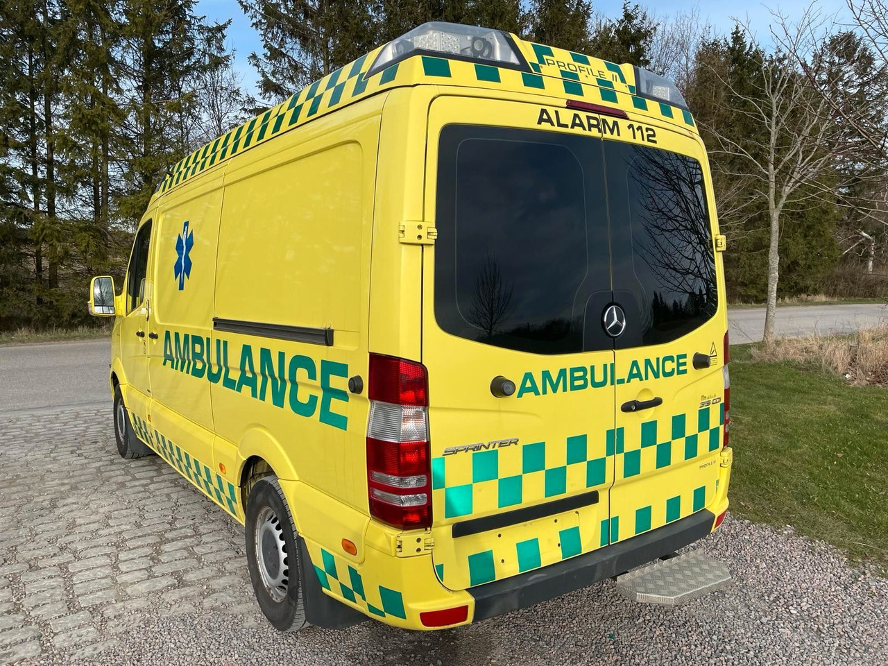 Mercedes-Benz Sprinter 316CDI Aut AMBULANCE - Mentőautó: 3 kép. Mercedes-Benz Sprinter 316CDI Aut AMBULANCE - Mentőautó: 3 kép.