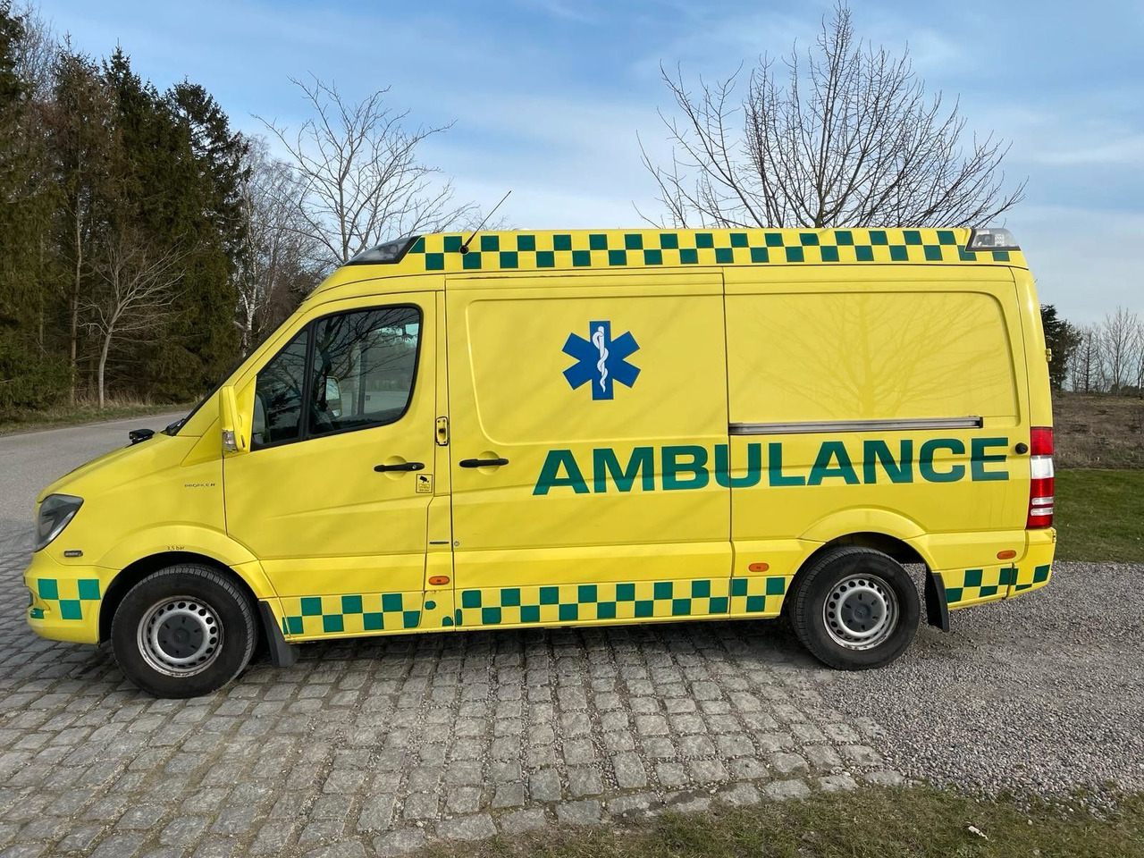 Mercedes-Benz Sprinter 316CDI Aut AMBULANCE - Mentőautó: 2 kép. Mercedes-Benz Sprinter 316CDI Aut AMBULANCE - Mentőautó: 2 kép.