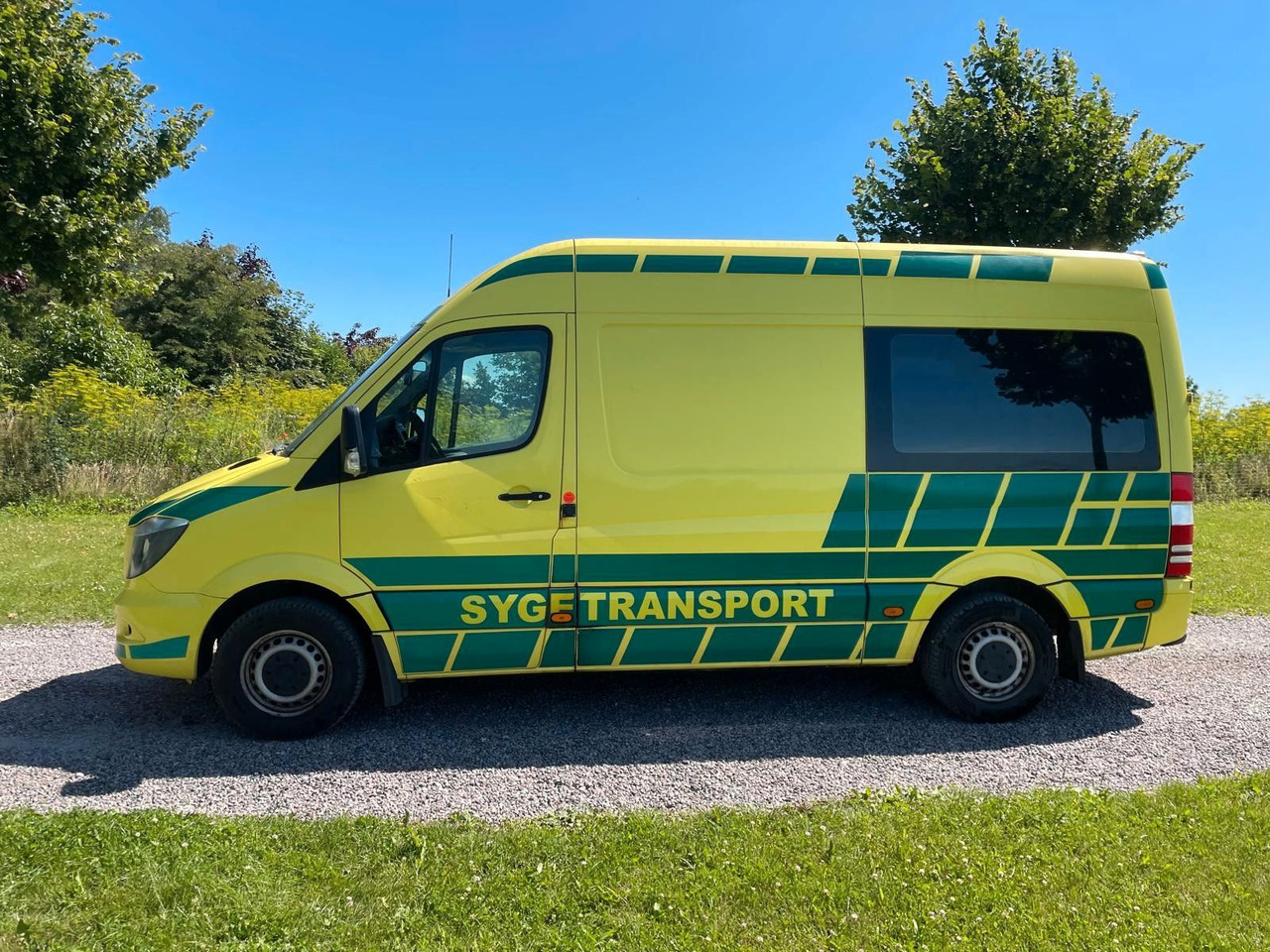 Mercedes-Benz Sprinter II Kasten 316 CDI Aut *Ambulance - Mentőautó: 2 kép. Mercedes-Benz Sprinter II Kasten 316 CDI Aut *Ambulance - Mentőautó: 2 kép.