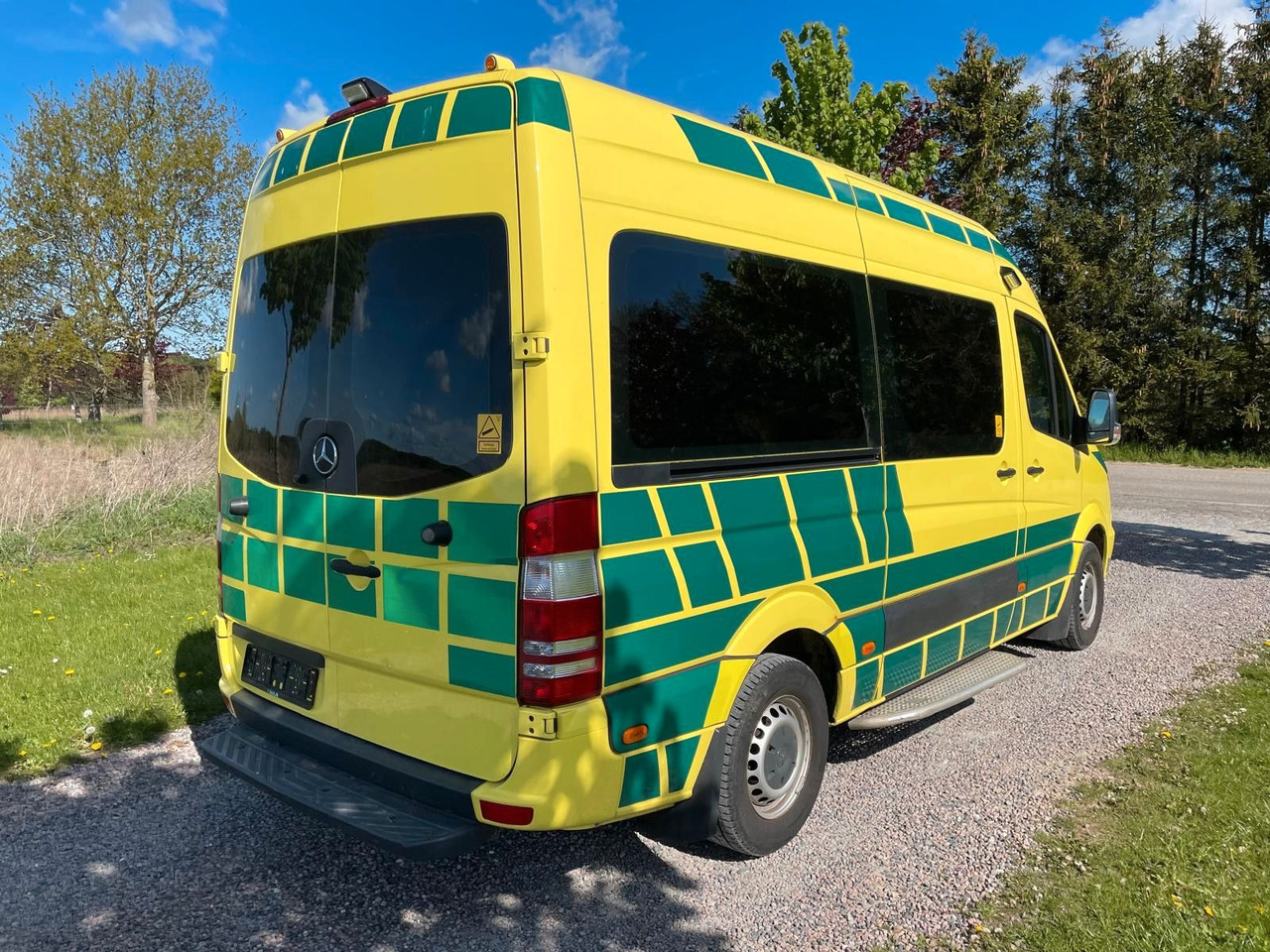 Mercedes-Benz Sprinter II Kasten 316 CDI Aut Ambulance* - Mentőautó: 5 kép. Mercedes-Benz Sprinter II Kasten 316 CDI Aut Ambulance* - Mentőautó: 5 kép.