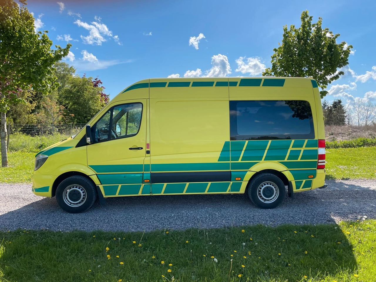Mercedes-Benz Sprinter II Kasten 316 CDI Aut Ambulance* - Mentőautó: 2 kép. Mercedes-Benz Sprinter II Kasten 316 CDI Aut Ambulance* - Mentőautó: 2 kép.