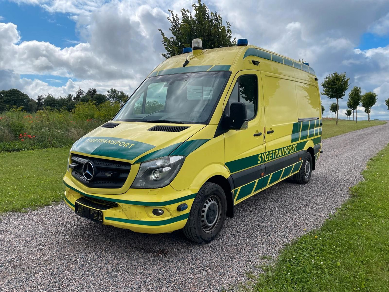 Mercedes-Benz Sprinter Kasten 316 CDI Aut - Mentőautó: 1 kép. Mercedes-Benz Sprinter Kasten 316 CDI Aut - Mentőautó: 1 kép.