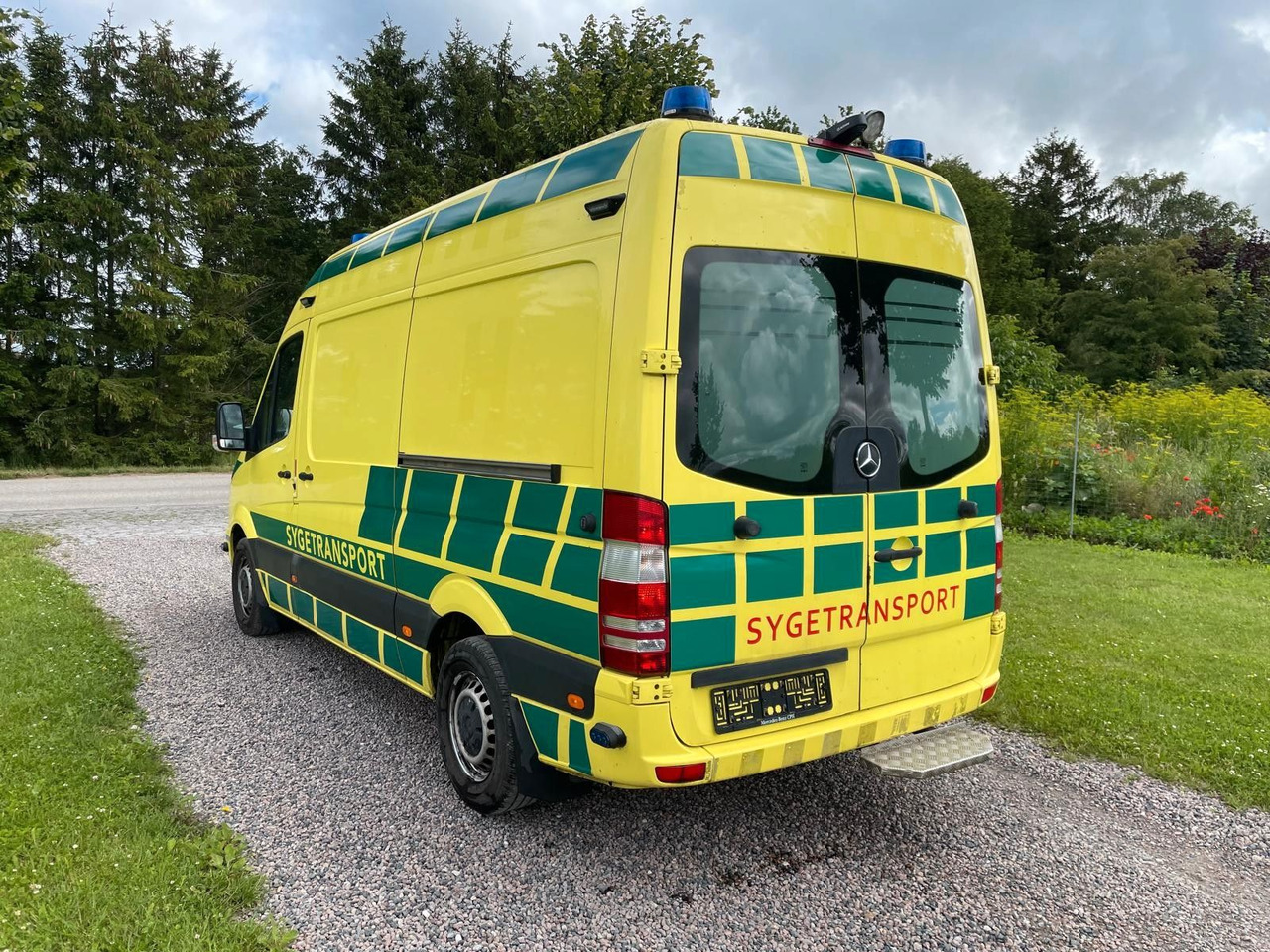 Mercedes-Benz Sprinter Kasten 316 CDI Aut - Mentőautó: 5 kép. Mercedes-Benz Sprinter Kasten 316 CDI Aut - Mentőautó: 5 kép.