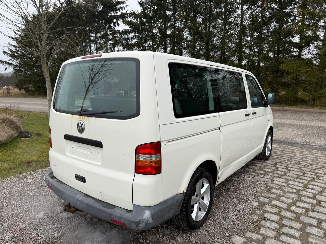 Volkswagen T5 Transporter 1.9 TDI *9 Sitze * 3900 € - Kisbusz: 4 kép. Volkswagen T5 Transporter 1.9 TDI *9 Sitze * 3900 € - Kisbusz: 4 kép.