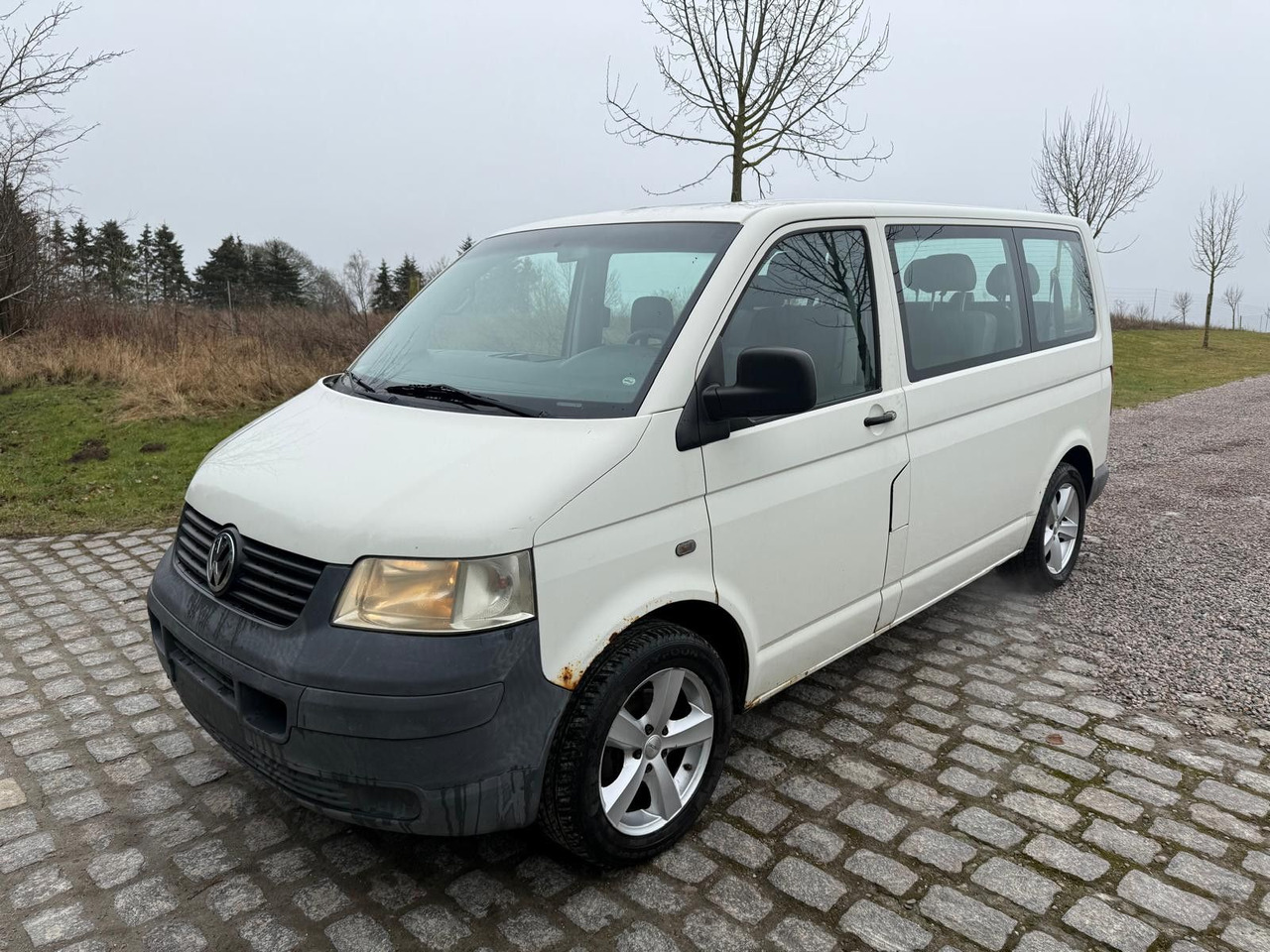 Volkswagen T5 Transporter 1.9 TDI *9 Sitze *RESERVED RO - Kisbusz: 2 kép. Volkswagen T5 Transporter 1.9 TDI *9 Sitze *RESERVED RO - Kisbusz: 2 kép.