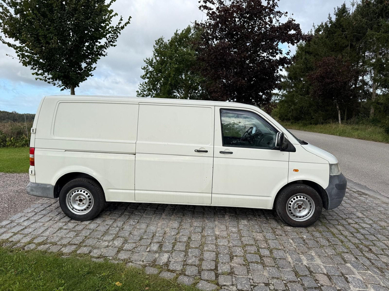 Volkswagen T5 Transporter 2.5 TDI Kasten lang *2500 € - Kis furgon: 5 kép. Volkswagen T5 Transporter 2.5 TDI Kasten lang *2500 € - Kis furgon: 5 kép.