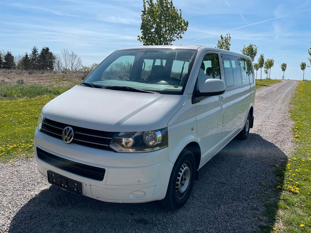 Volkswagen T5 Transporter Bus Caravelle Comfortline lang - Kisbusz: 1 kép. Volkswagen T5 Transporter Bus Caravelle Comfortline lang - Kisbusz: 1 kép.