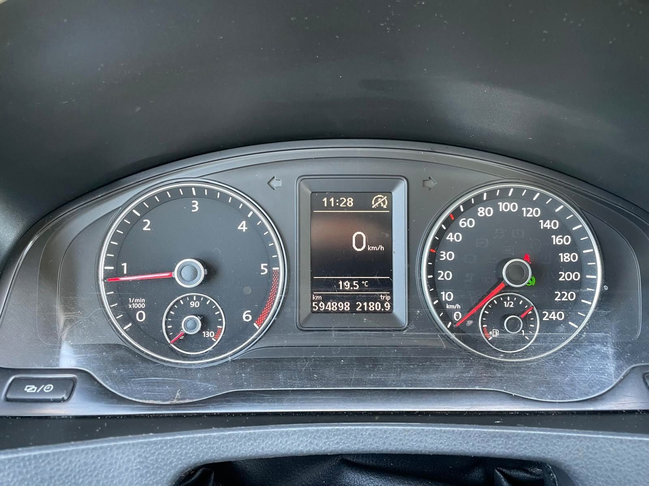 Kisbusz Volkswagen T5 Transporter Bus Caravelle Comfortline lang: 12 kép.