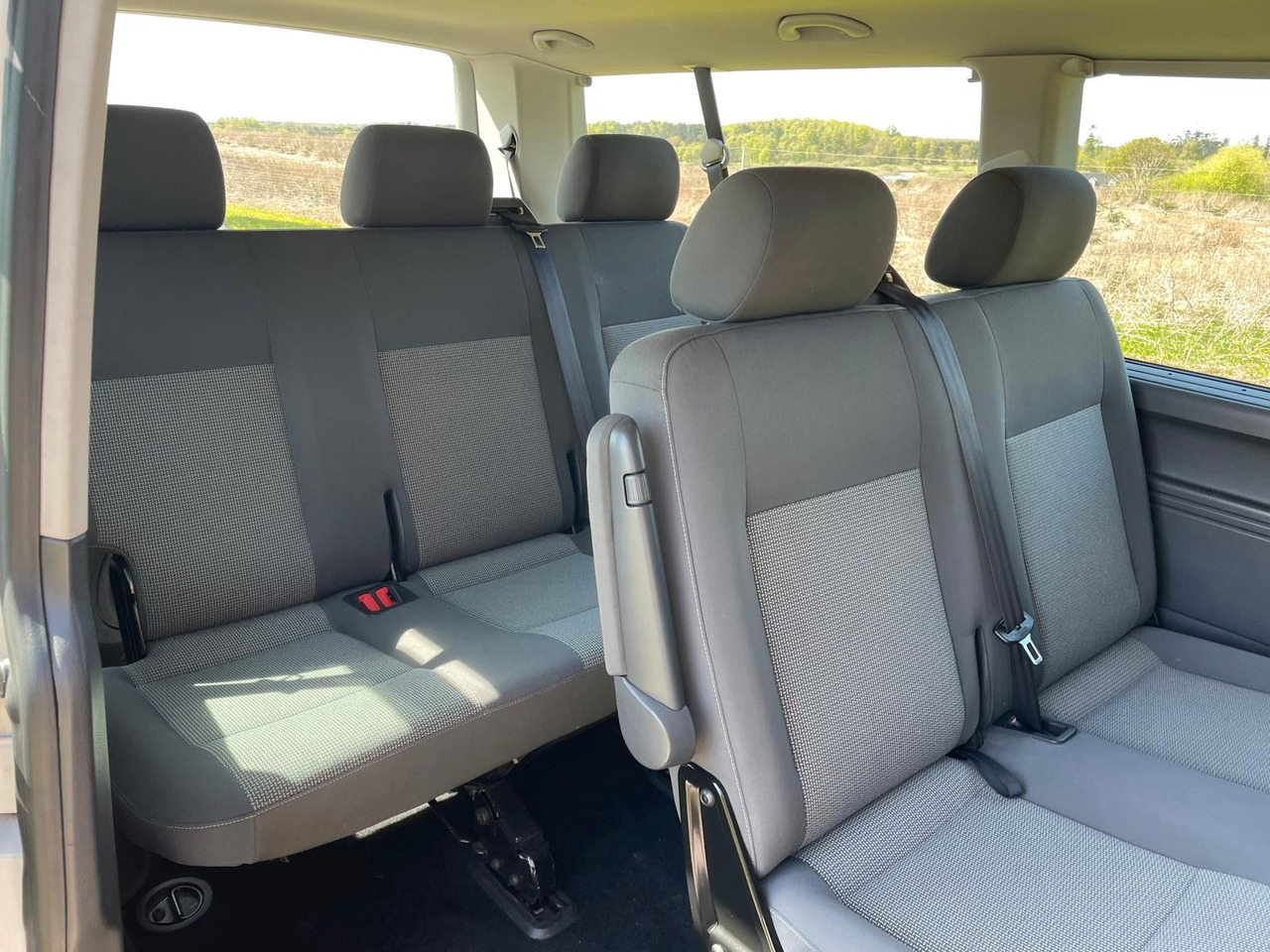 Kisbusz Volkswagen T5 Transporter Bus Caravelle Comfortline lang: 21 kép.