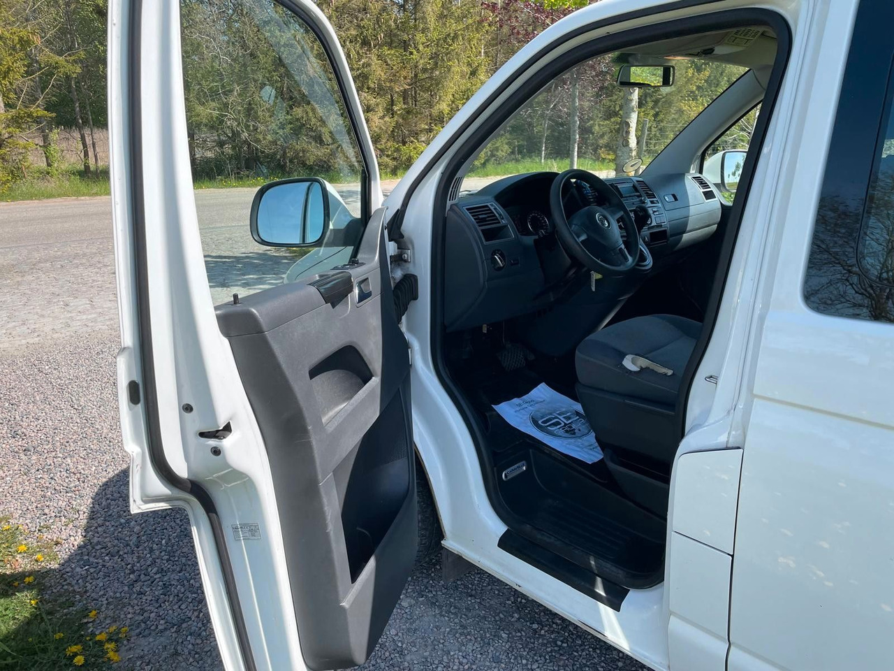 Kisbusz Volkswagen T5 Transporter Bus Caravelle Comfortline lang: 9 kép.