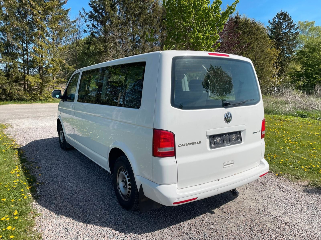 Volkswagen T5 Transporter Bus Caravelle Comfortline lang - Kisbusz: 3 kép. Volkswagen T5 Transporter Bus Caravelle Comfortline lang - Kisbusz: 3 kép.