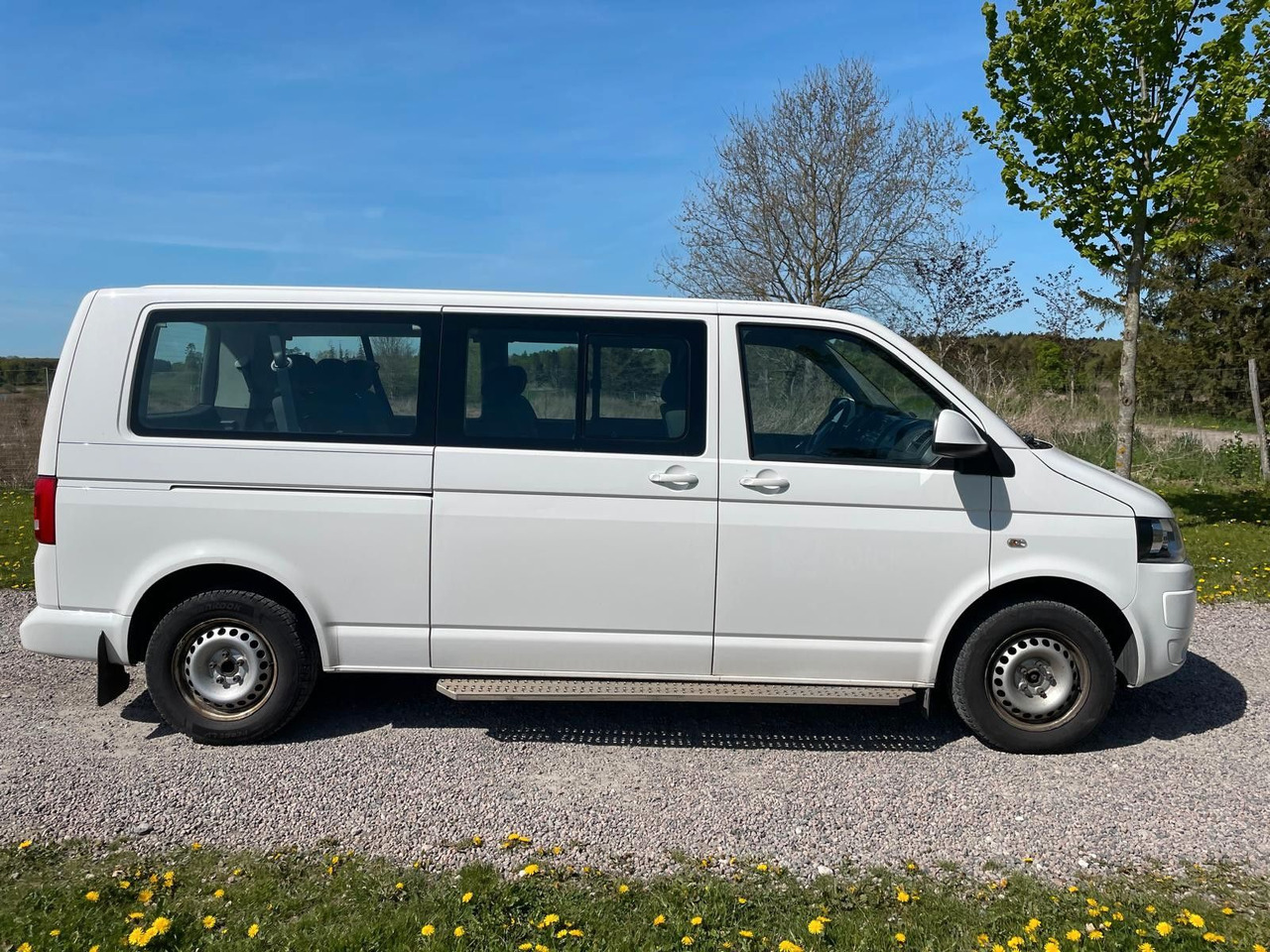 Kisbusz Volkswagen T5 Transporter Bus Caravelle Comfortline lang: 6 kép.