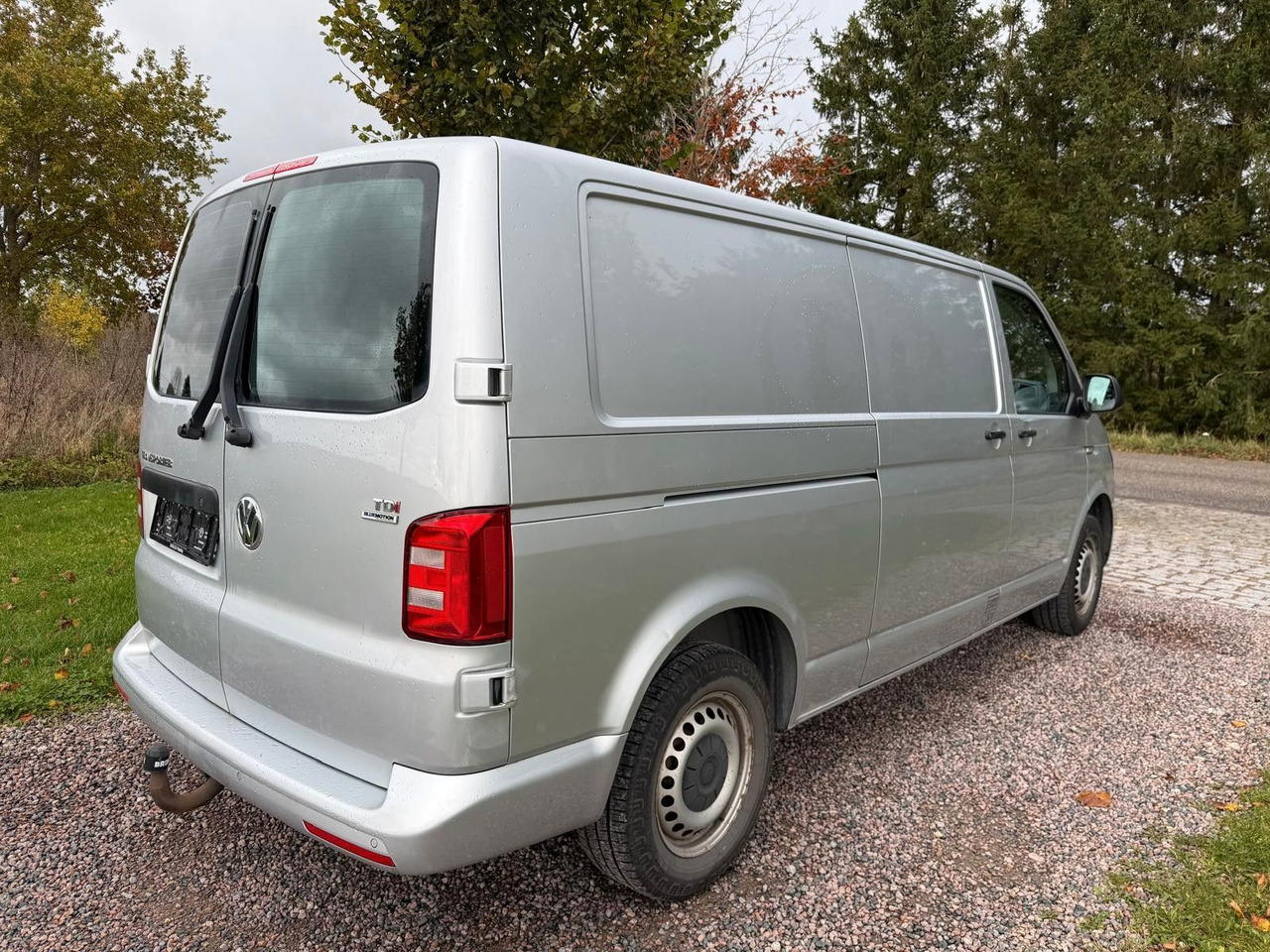 Volkswagen T6 Transporter Kasten lang - Kisbusz: 4 kép. Volkswagen T6 Transporter Kasten lang - Kisbusz: 4 kép.