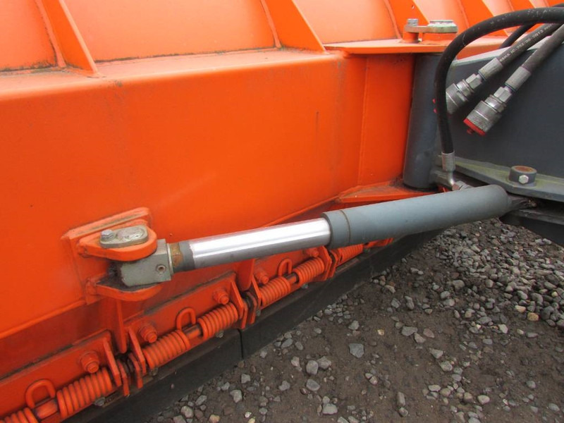 Tuchel SF 275 Schneeschild / 3.300 EUR / Top Zustand - Adapterek - Építőipari gépek: 3 kép. Tuchel SF 275 Schneeschild / 3.300 EUR / Top Zustand - Adapterek - Építőipari gépek: 3 kép.