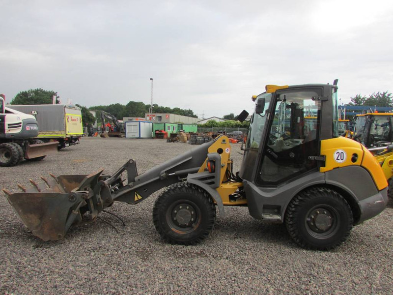 Ahlmann / Mecalac AX 70 Radlader 23.800 UR - Gumikerekes homlokrakodó: 1 kép. Ahlmann / Mecalac AX 70 Radlader 23.800 UR - Gumikerekes homlokrakodó: 1 kép.