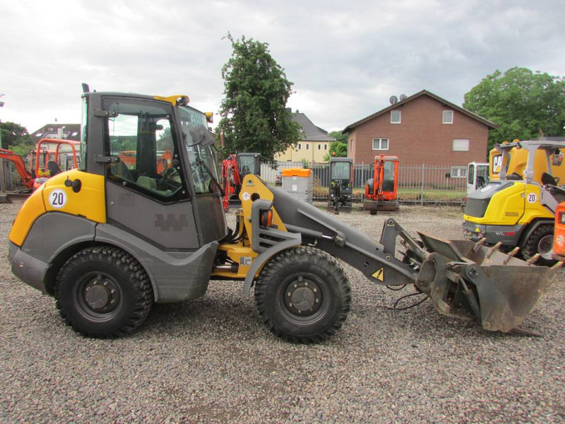Ahlmann / Mecalac AX 70 Radlader 23.800 UR - Gumikerekes homlokrakodó: 5 kép. Ahlmann / Mecalac AX 70 Radlader 23.800 UR - Gumikerekes homlokrakodó: 5 kép.